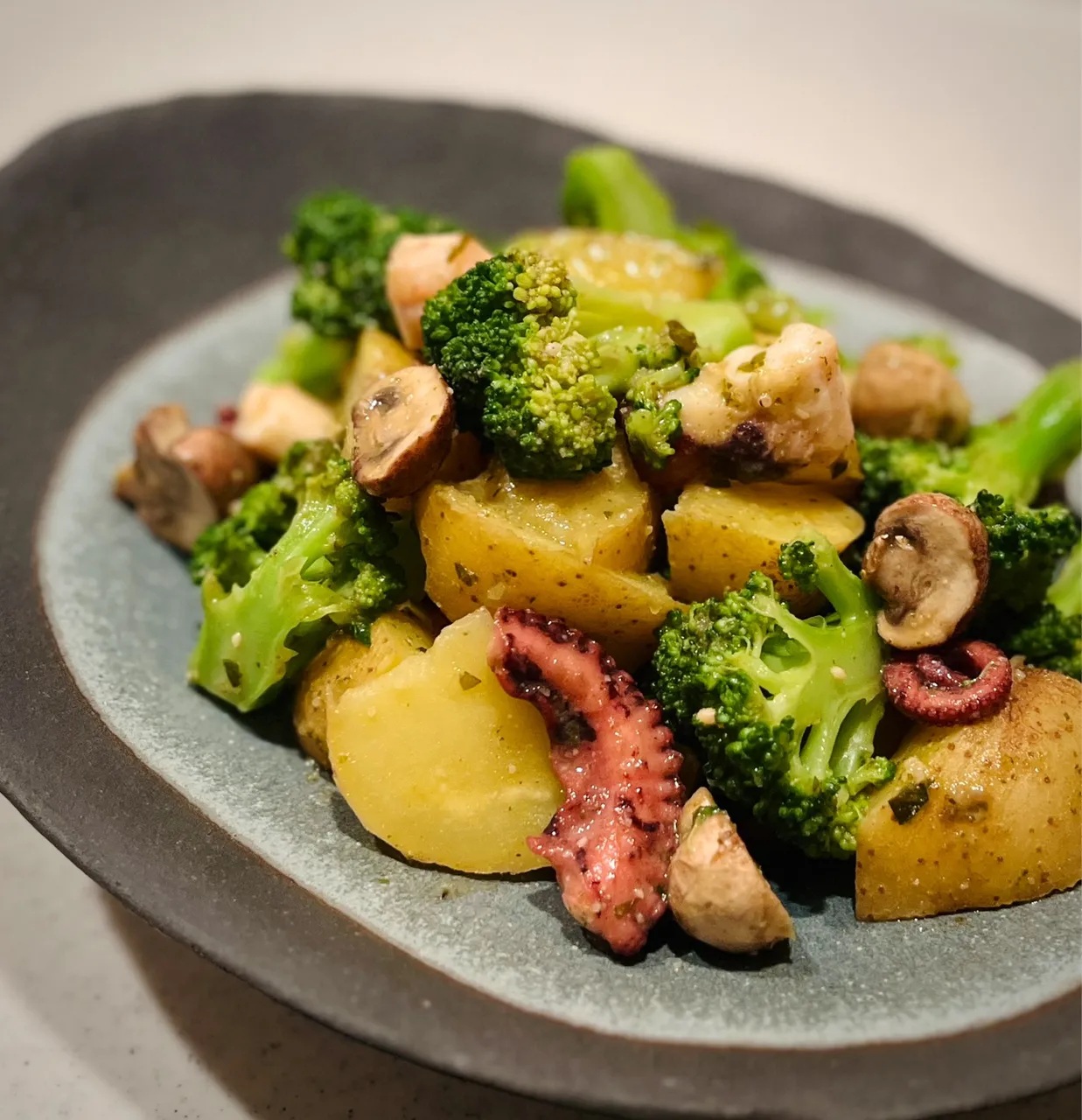 タコとブロッコリーのジェノベーゼサラダ