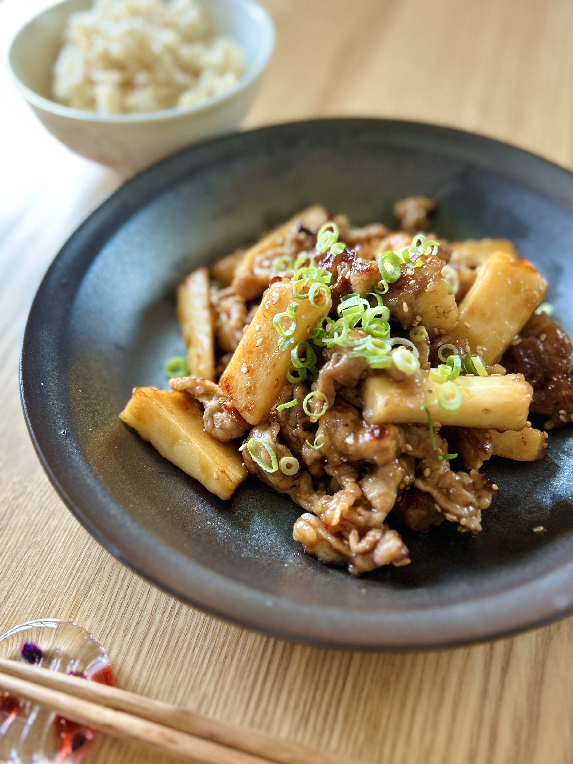 多古米がすすむ！豚肉と大和芋の甘酢炒め