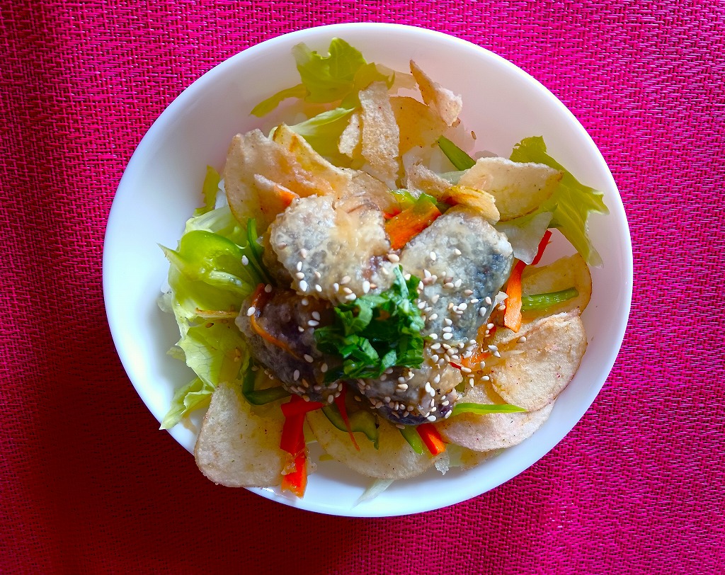 サバ缶竜田のバリバリポテチ丼