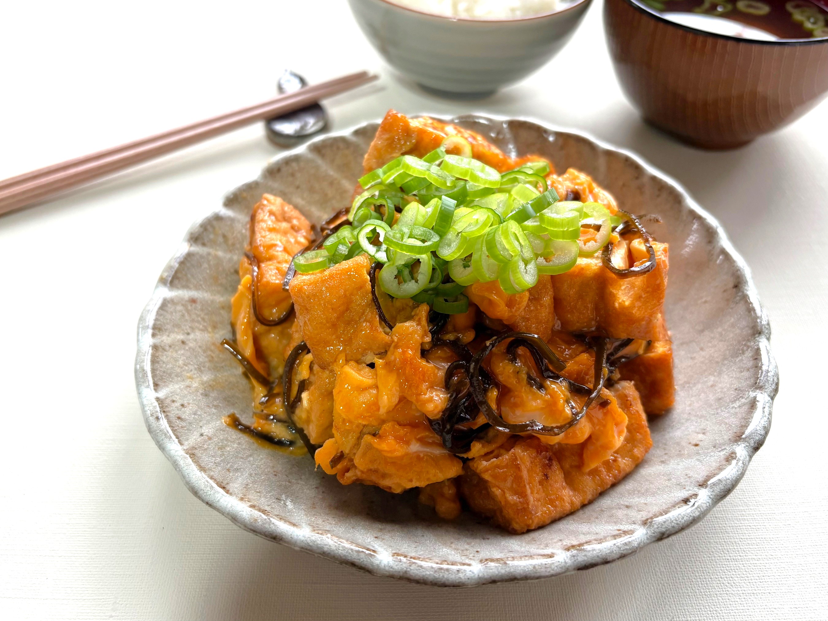 多古米よろこんぶ！厚揚げの塩昆布卵炒め