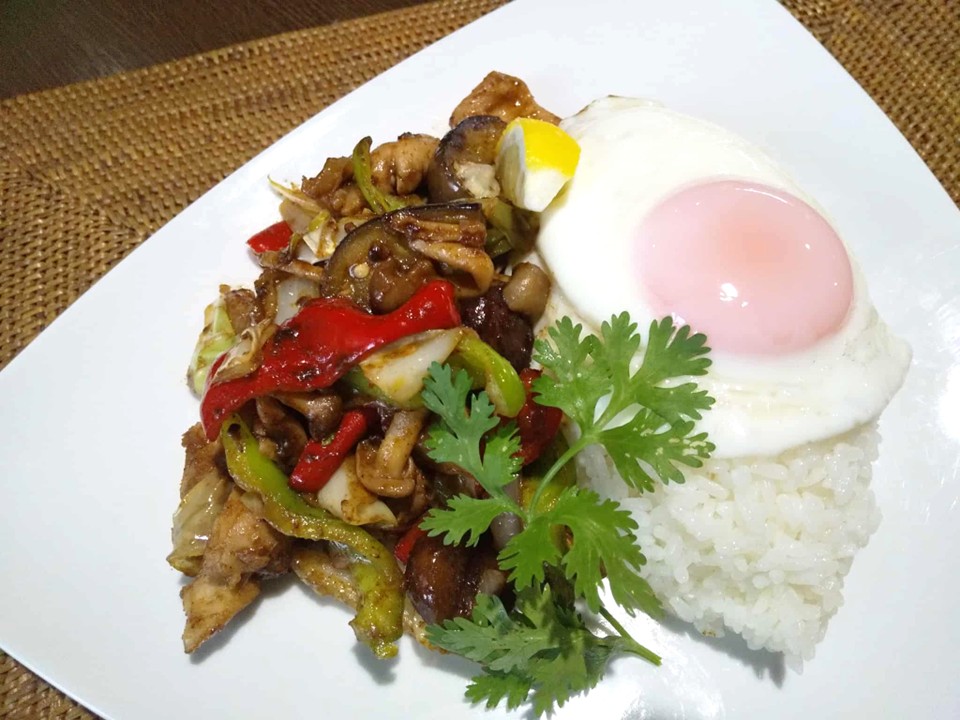 鶏もも肉と秋野菜のインドネシア風炒め