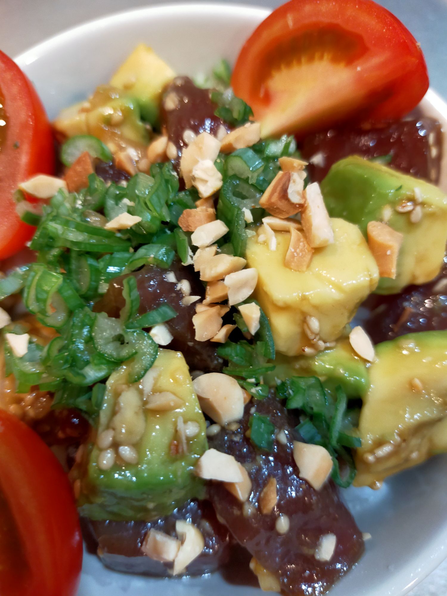 多古米頬張るカツオのポキ