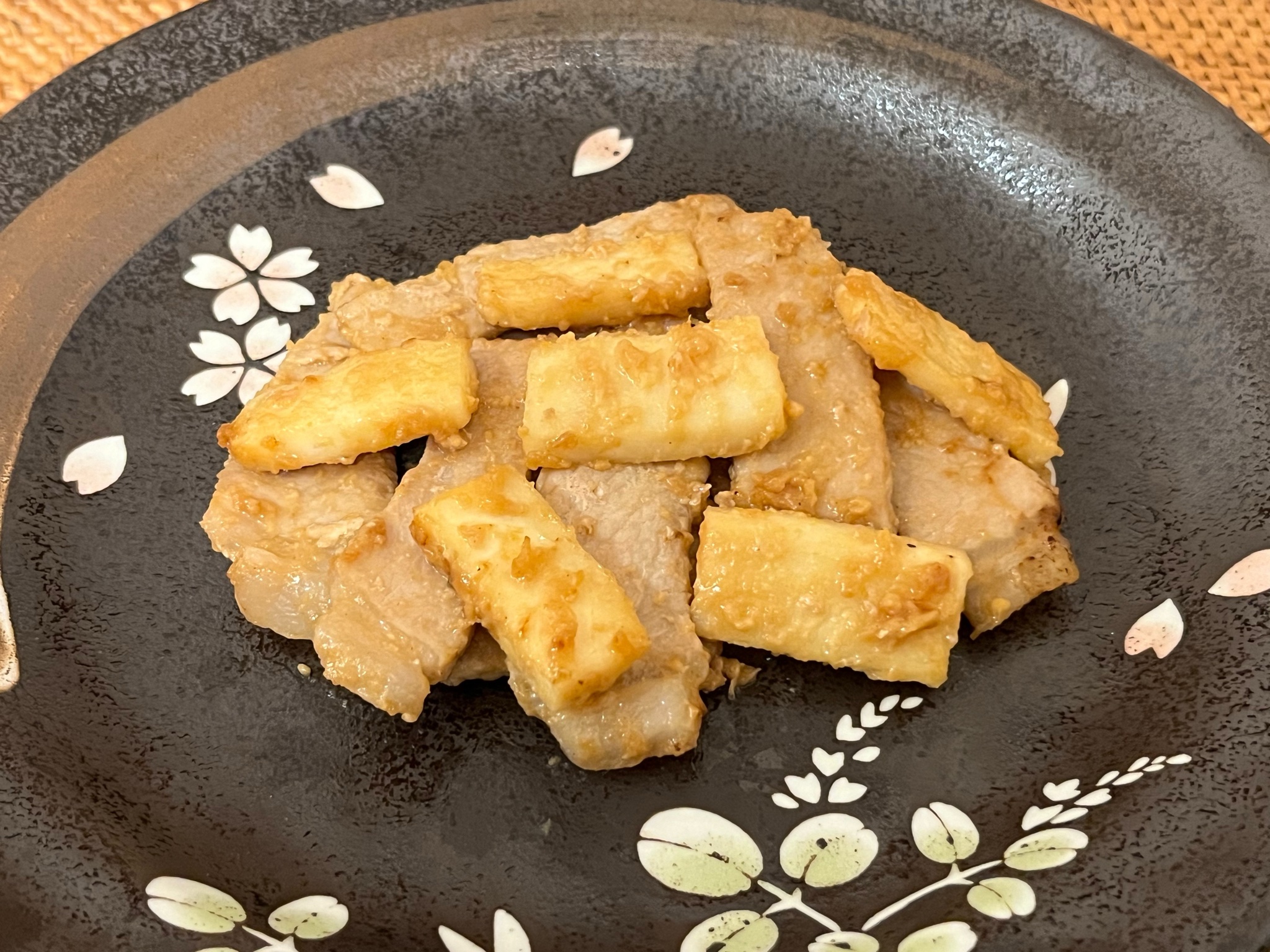 大和芋と豚肉の味噌バター焼き