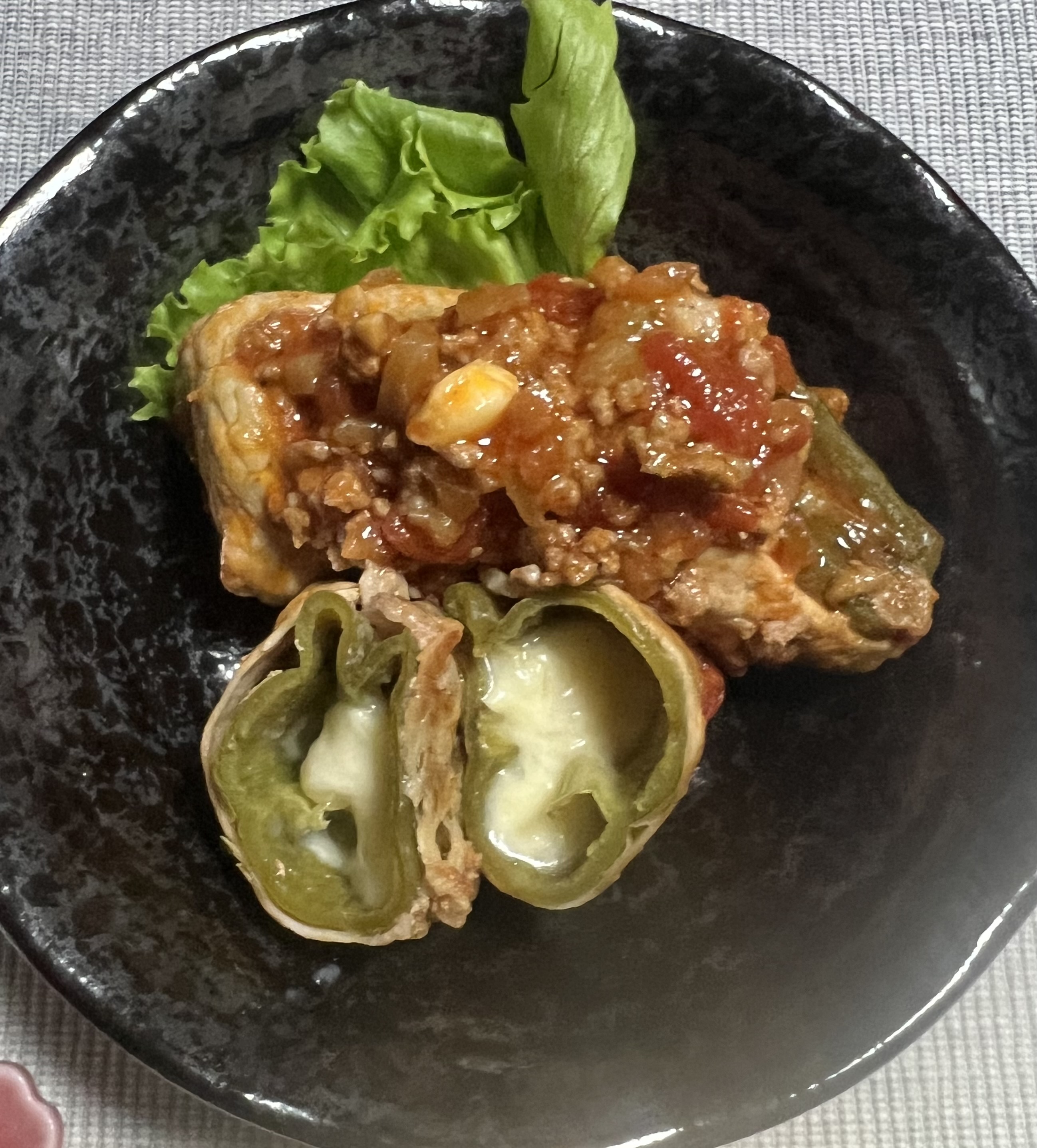 ピーマンのチーズ入り肉まき