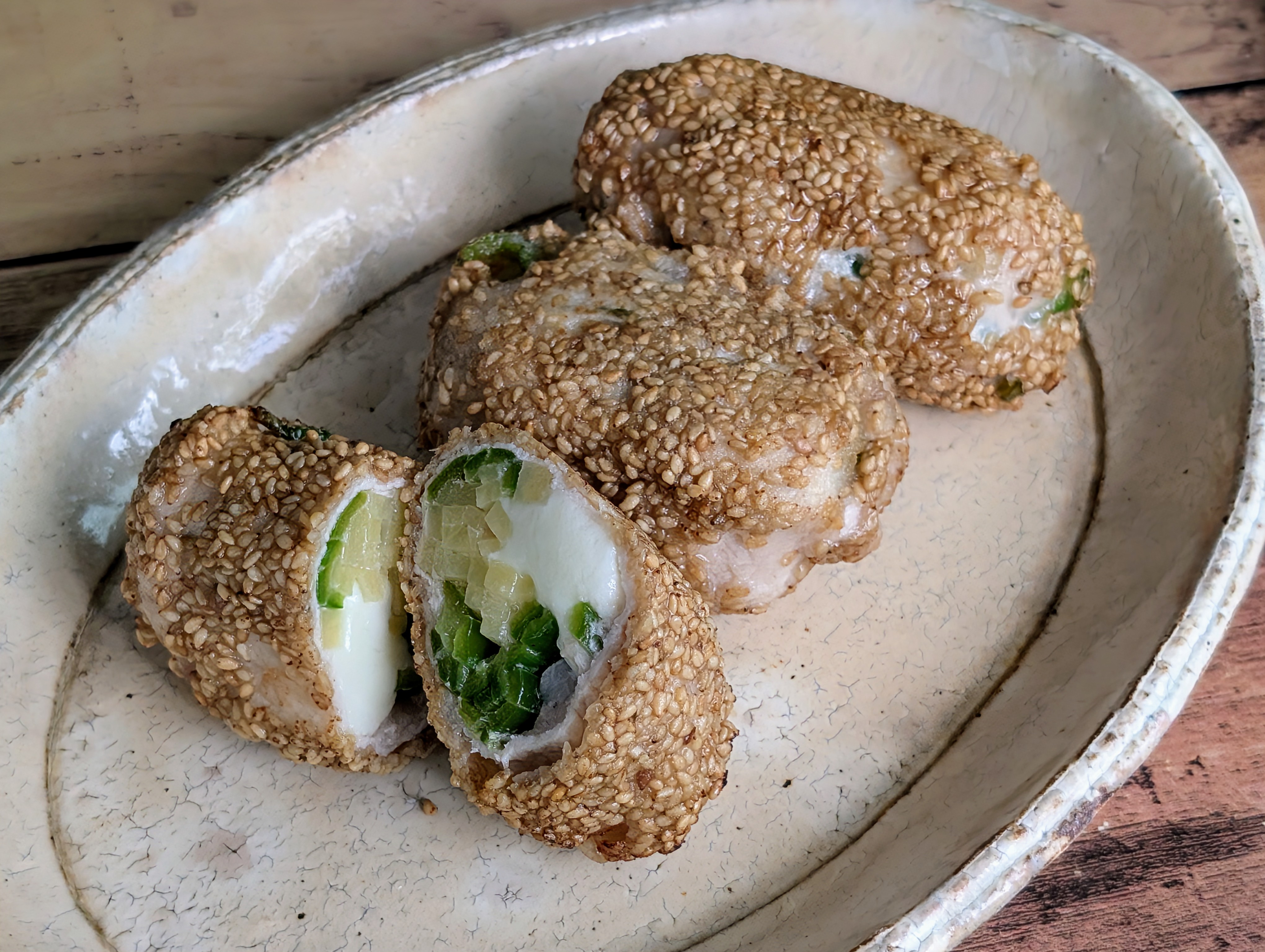 ごま衣の元気豚野菜巻きフライ