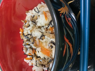 ひじきとキノコと大和芋の混ぜご飯